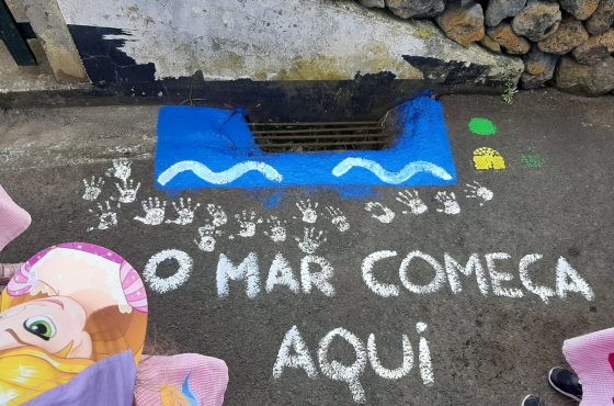 Pintura de Sarjeta assinala atividade de férias em parceria com a Câmara Municipal